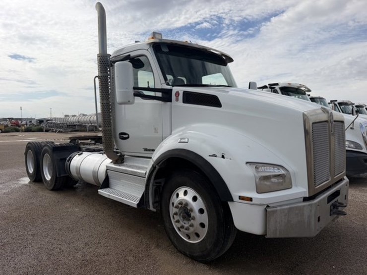 2019-kenworth-t880-image-3