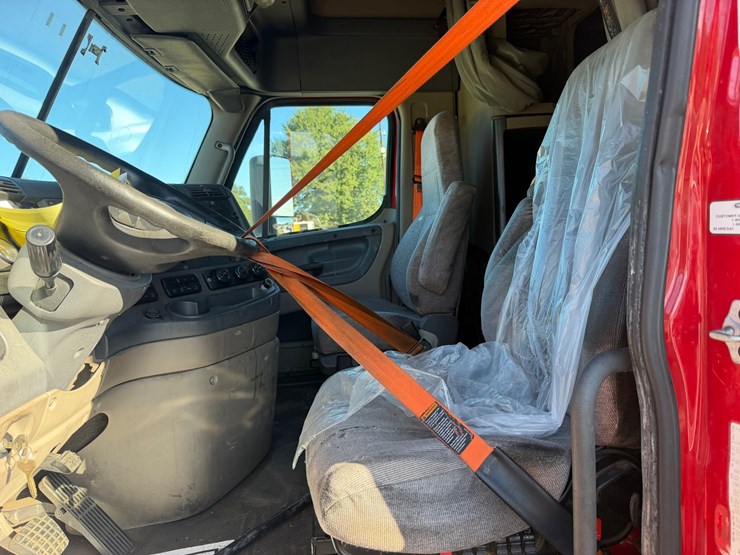 2016-freightliner-cascadia-125-image-6
