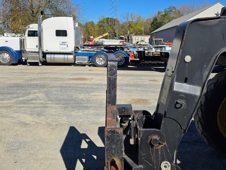 2018-caterpillar-tl642d-image-9