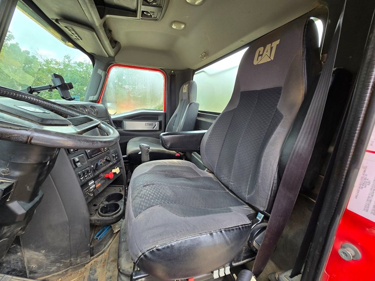 2012-caterpillar-ct660-image-71
