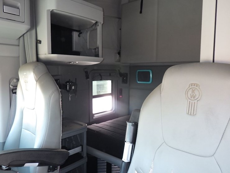 2021-kenworth-t680-image-22