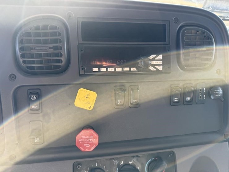 2019-freightliner-m2-dump-truck-image-13