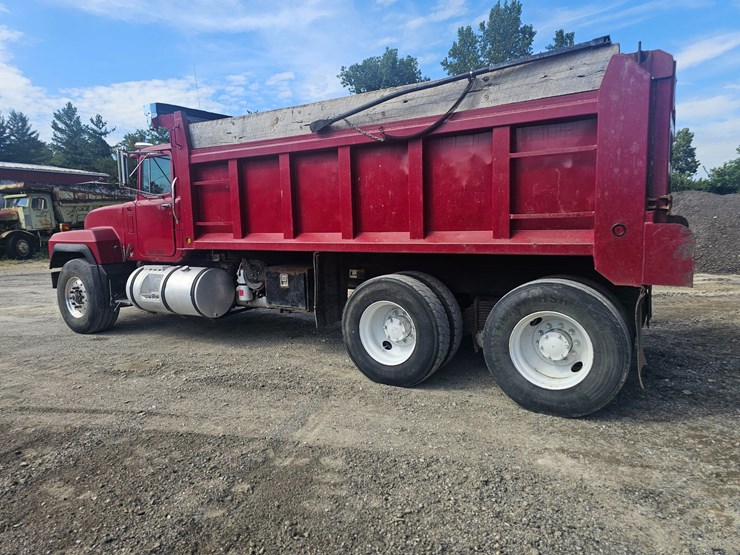#15804-•-1998-mack-rd688s-dump-truck-image-16
