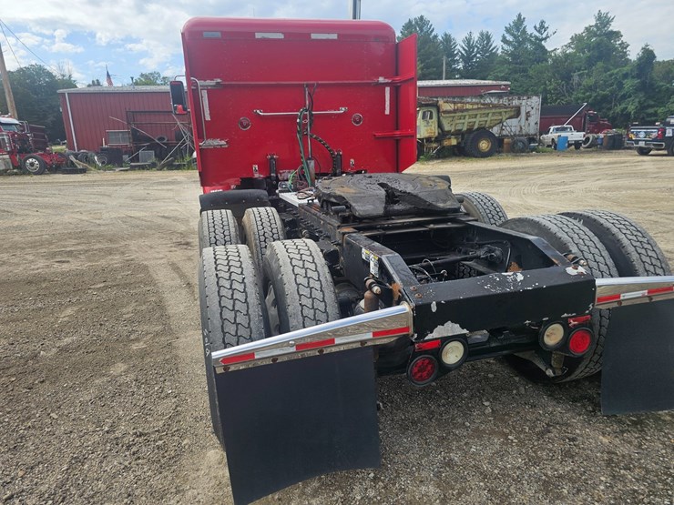 #15801-•-2012-peterbilt-384-sleeper-truck-image-29