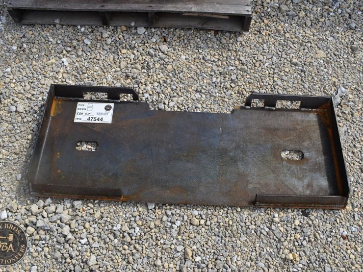 kit-containers-skid-steer-weld-on-attachment-plate-47544-image-1