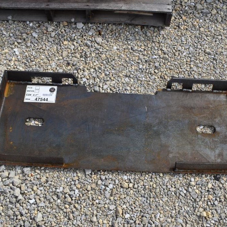 KIT CONTAINERS SKID STEER WELD-ON ATTACHMENT PLATE 47544