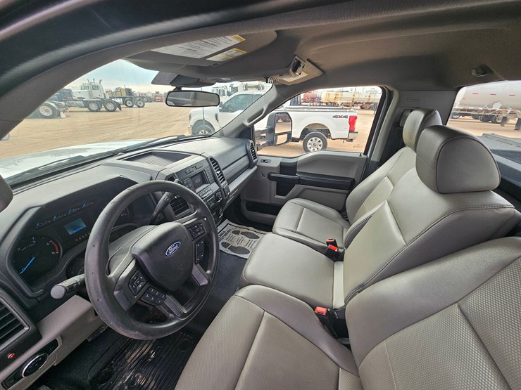 2021-ford-f550-image-7