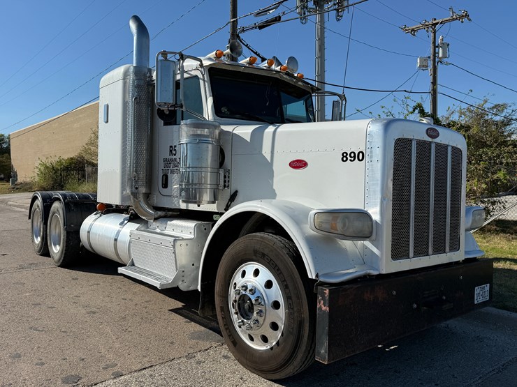 2016-peterbilt-389-image-2