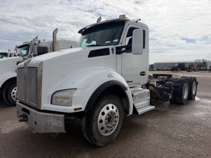 2019-kenworth-t880-image-1