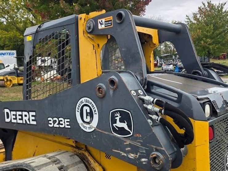 2017-deere-323e-image-23