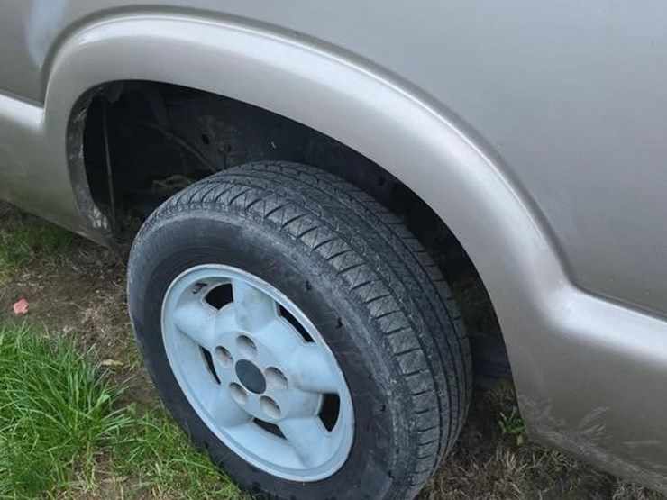2002-chevrolet-s10-image-5