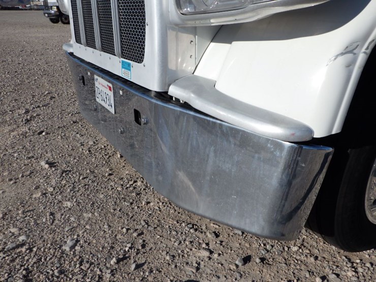 2021-peterbilt-389-image-3