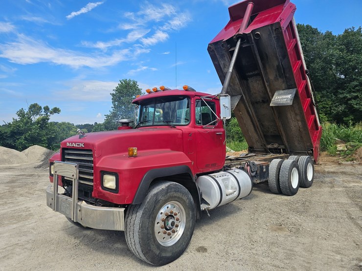 #15804-•-1998-mack-rd688s-dump-truck-image-44