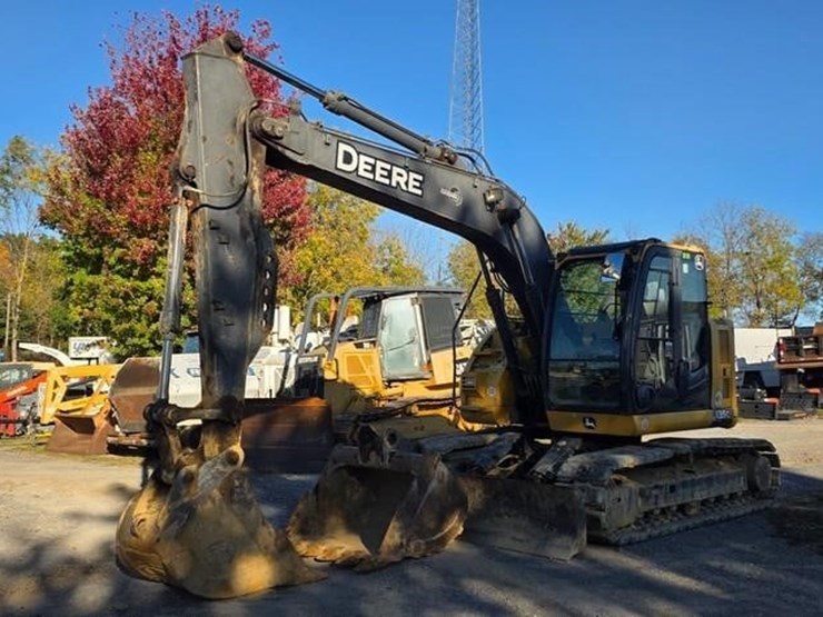 2015-deere-135g-image-1