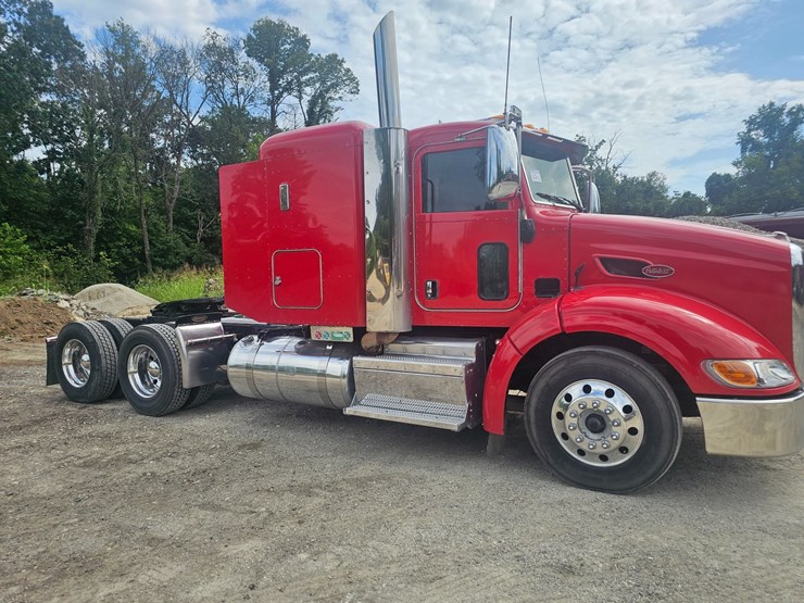 #15801-•-2012-peterbilt-384-sleeper-truck-image-46