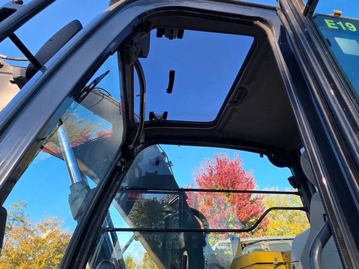 2015-deere-135g-image-70