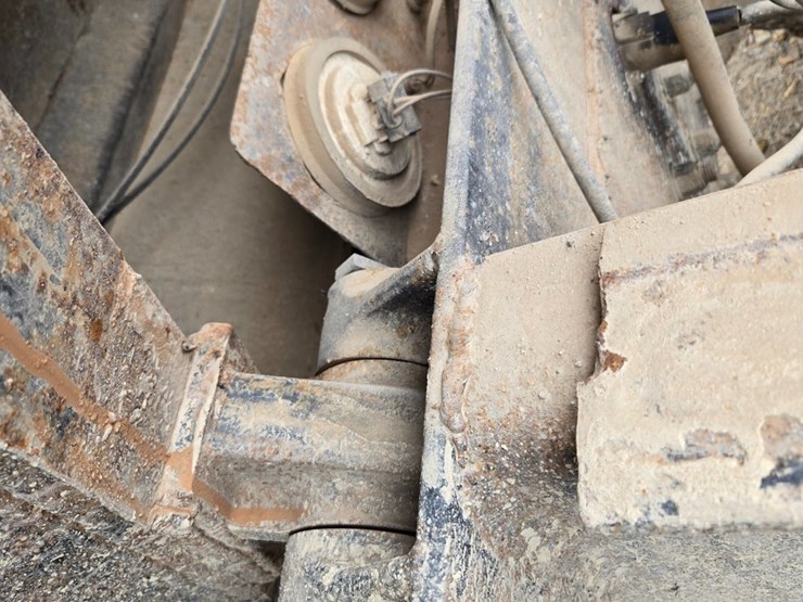 2012-caterpillar-ct660-image-34