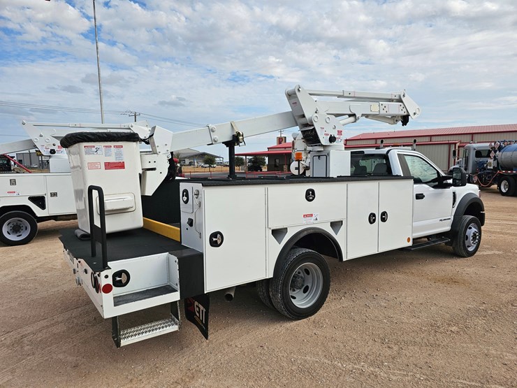 2021-ford-f550-image-4