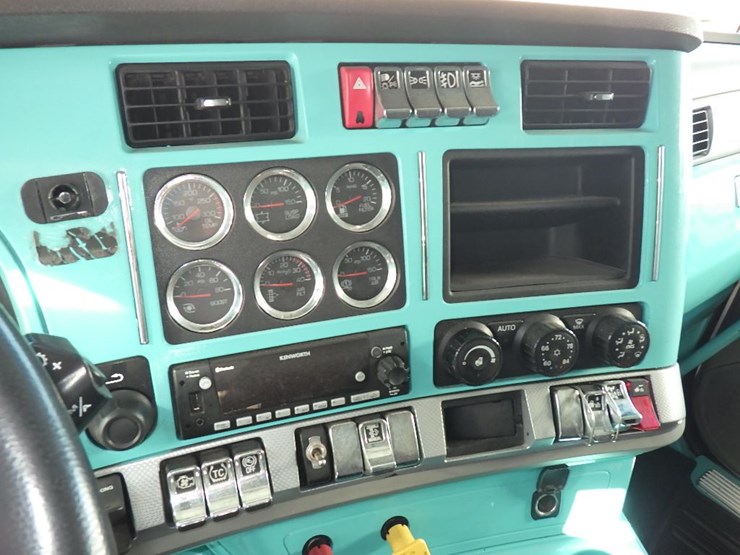 2021-kenworth-t680-image-21