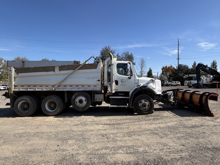 2012-freightliner-m2-t/a-dump-truck-image-3