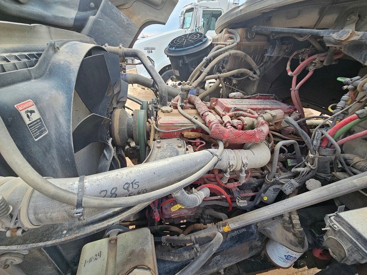 2013-freightliner-114sd-image-15