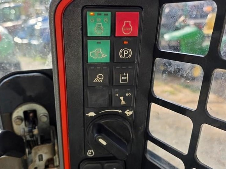 2021-bobcat-t76-image-55