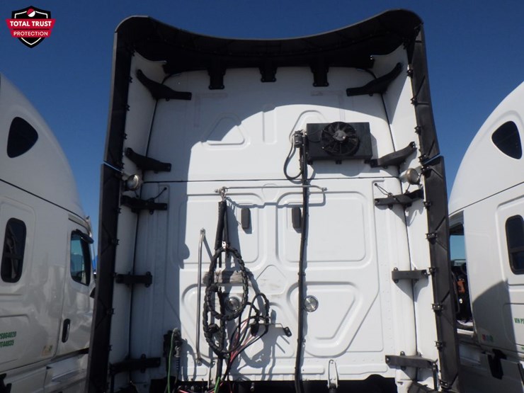 2023-freightliner-cascadia-126-image-12