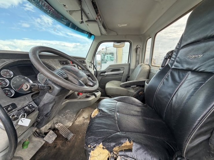 2019-kenworth-t880-image-11