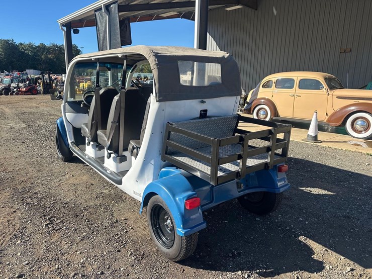 gem-e6-electric-6-passenger-low-speed-vehicle-image-3