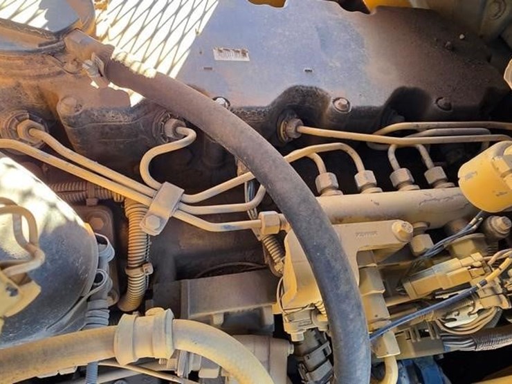 2009-caterpillar-d6k-xl-image-56