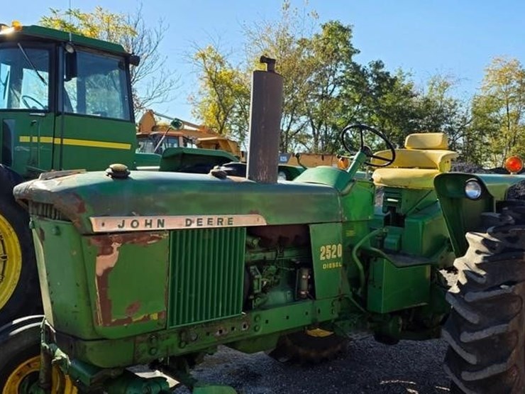 1972-john-deere-2520-image-28
