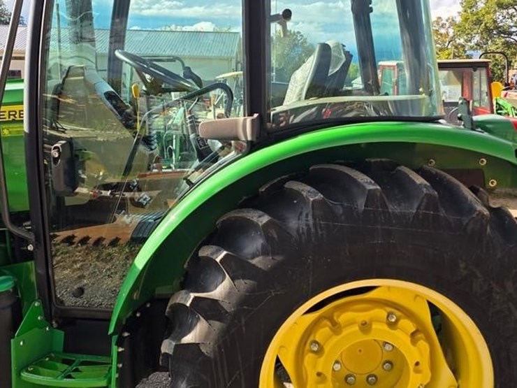 2016-john-deere-5065e-image-14
