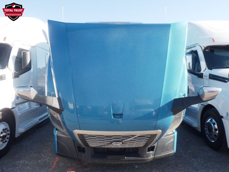 2022-volvo-vnl860-image-24