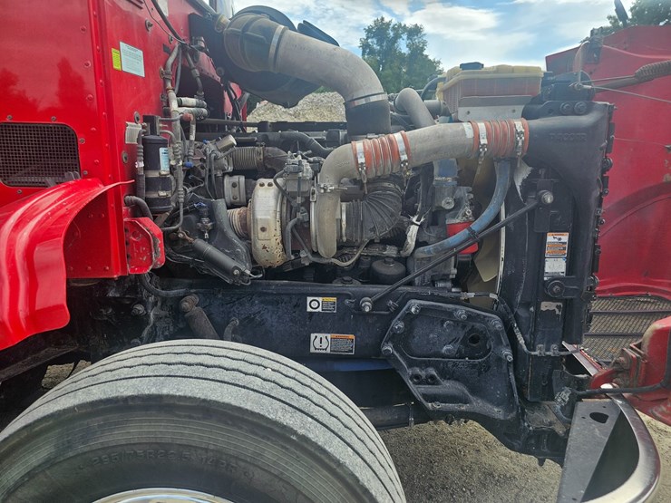 #15801-•-2012-peterbilt-384-sleeper-truck-image-66