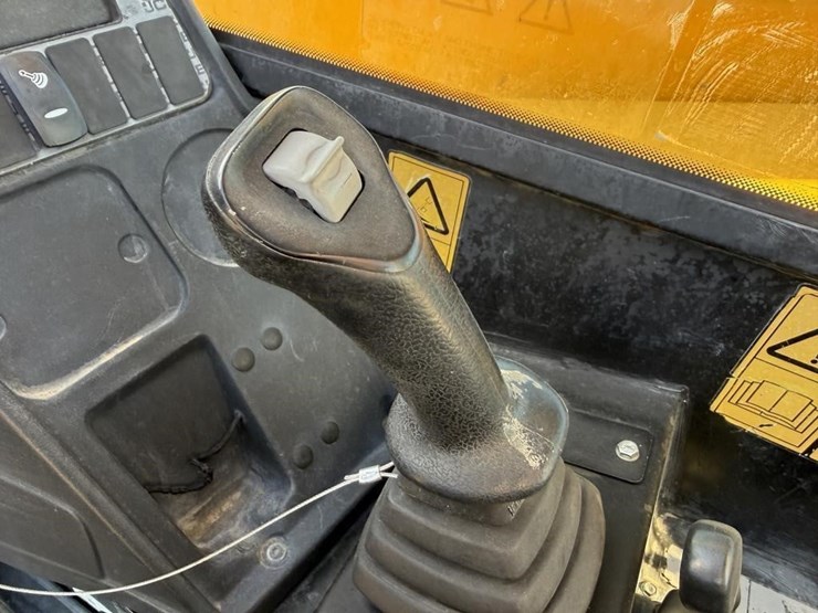 2018-jcb-509-42-telescopic-reachlift-image-13