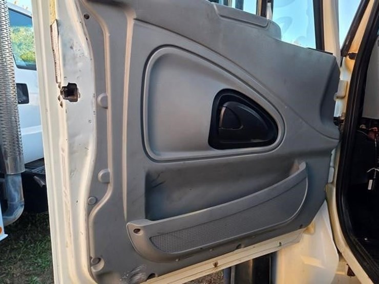2006-international-durastar-4300-image-39
