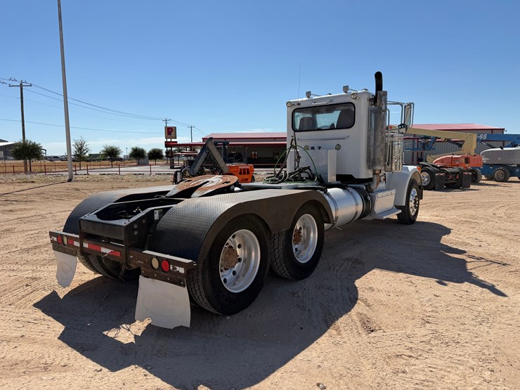 2012-peterbilt-367-image-7