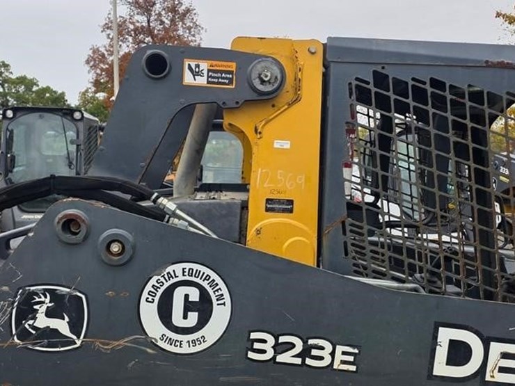 2017-deere-323e-image-16