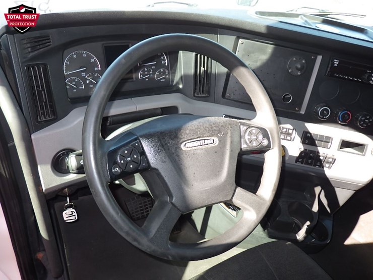 2022-freightliner-cascadia-126-image-24