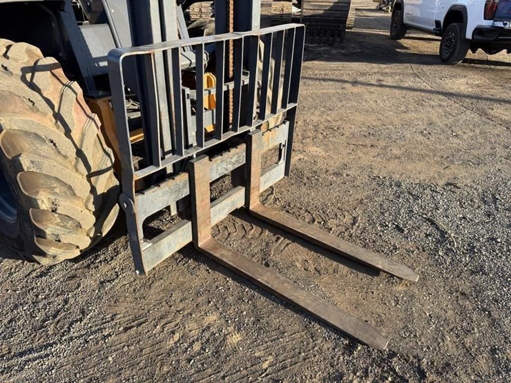 2019-case-588h-rough-terrain-forklift-image-16