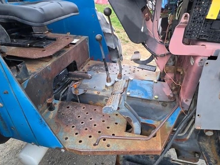 new-holland-ts110-image-42