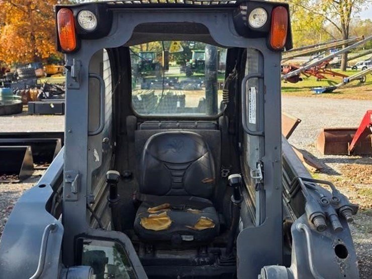 2014-new-holland-l218-image-37
