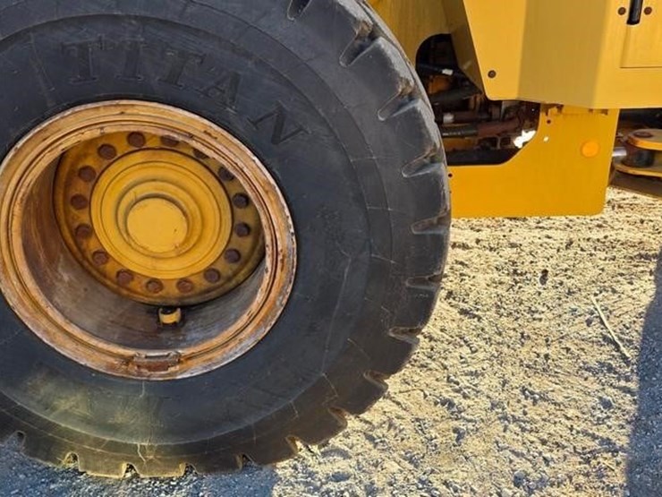 2015-caterpillar-938m-image-38