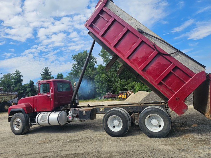 #15804-•-1998-mack-rd688s-dump-truck-image-53