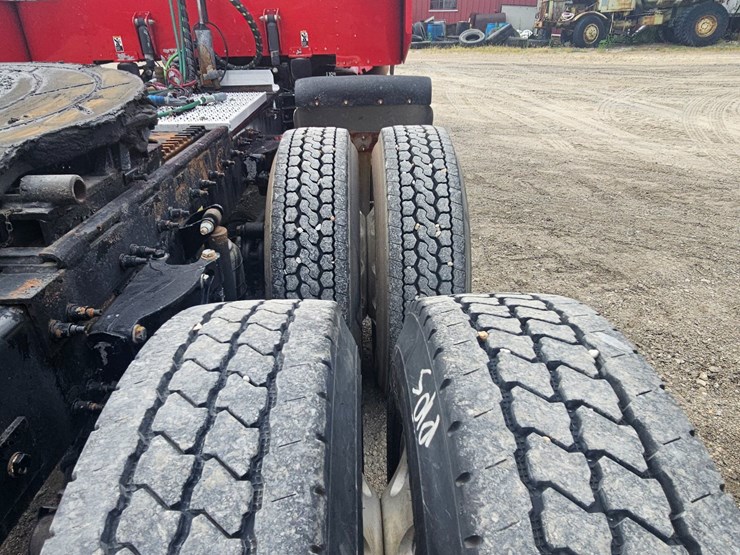#15801-•-2012-peterbilt-384-sleeper-truck-image-102
