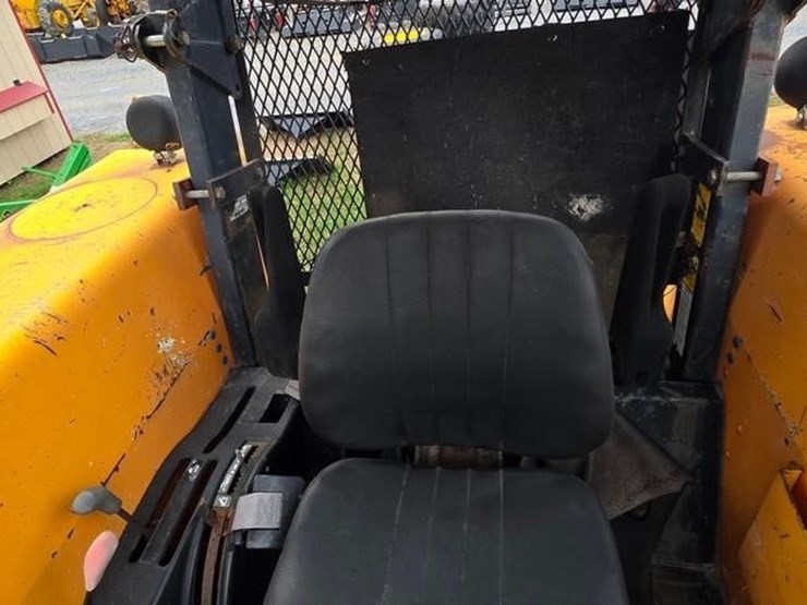 new-holland-6640-image-39