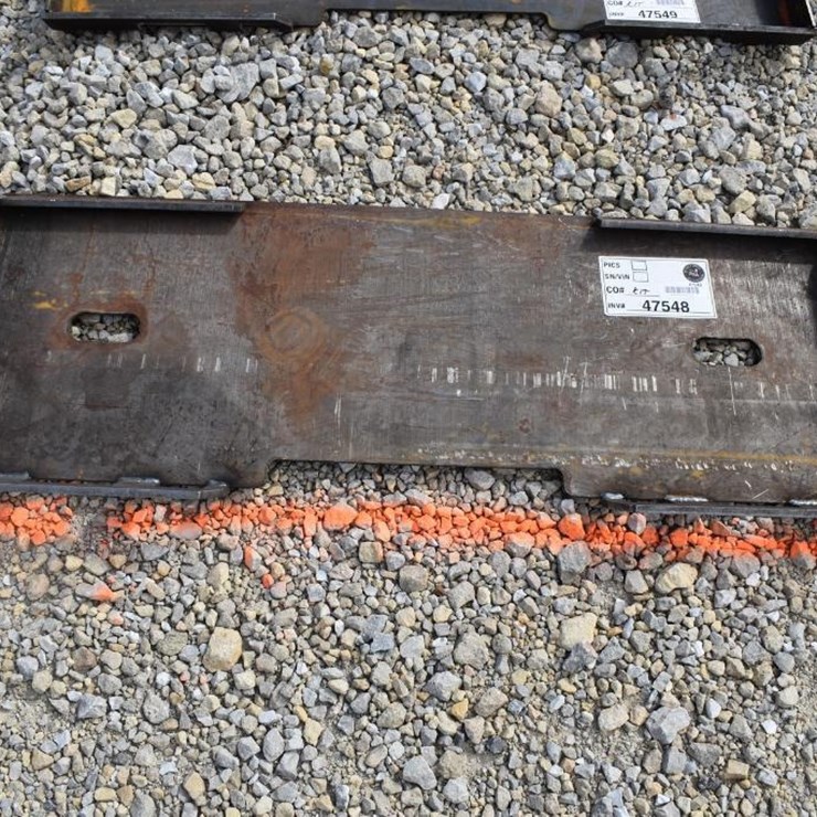 KIT CONTAINERS SKID STEER WELD-ON ATTACHMENT PLATE 47548