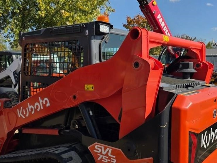 2023-kubota-svl75-3-image-23