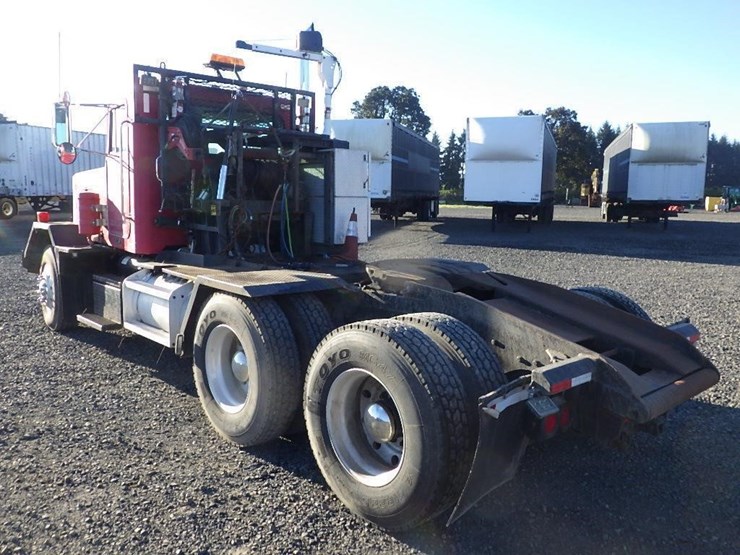 1995-peterbilt-357-image-3