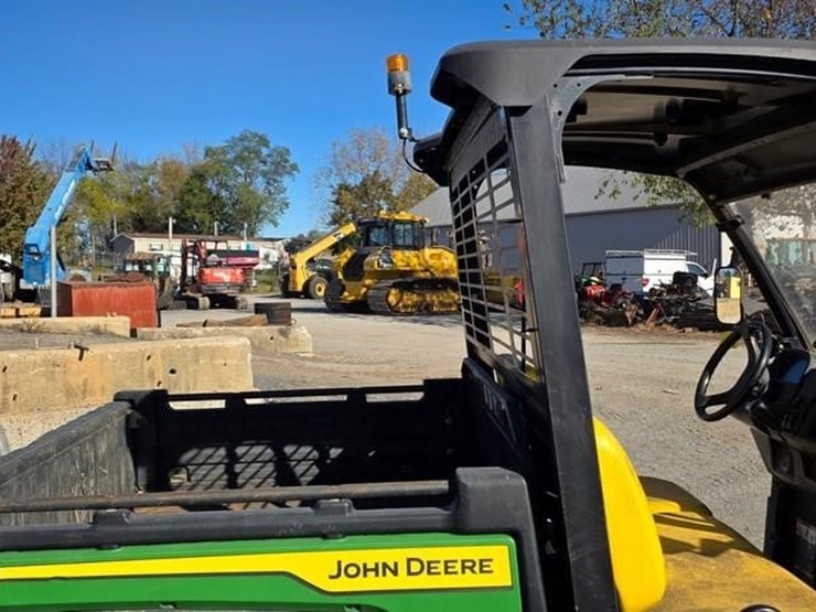 2021-john-deere-gator-xuv-835e-image-11